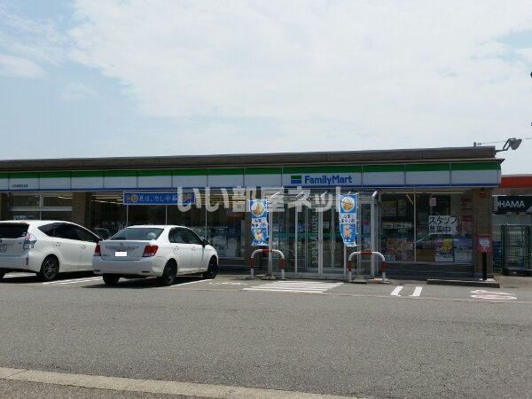 コンビニ　ファミリーマート 小矢部埴生北店（コンビニ）まで632m