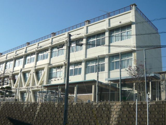 小学校　畑賀小学校（小学校）まで350m