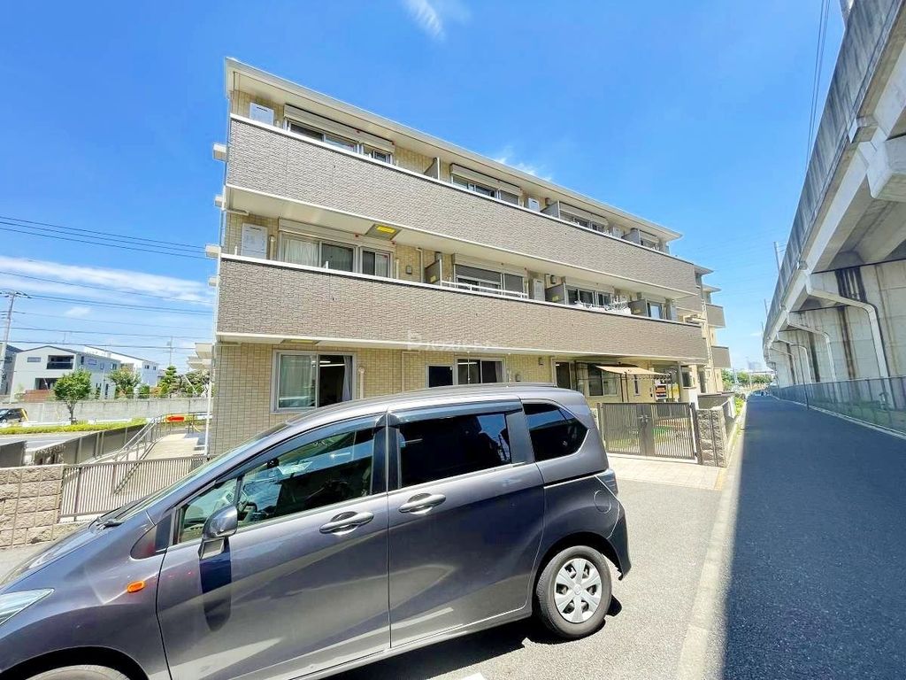 建物外観　駐車場