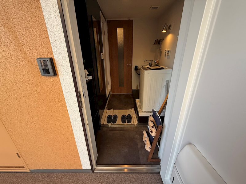 玄関　同建物別号室の室内写真です。(206号室)