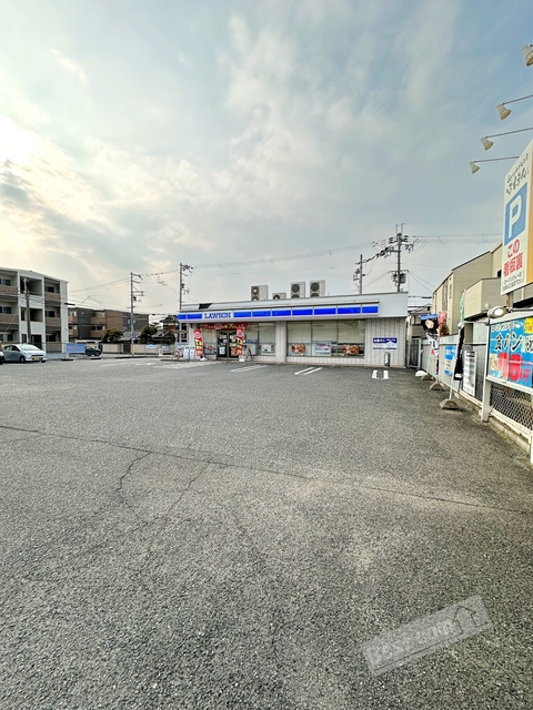 コンビニ　ローソン浜寺石津西四丁店（コンビニ）まで285m