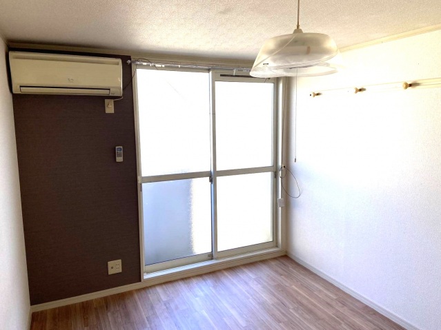 居室・リビング　現状優先　写真は205号室　現状優先