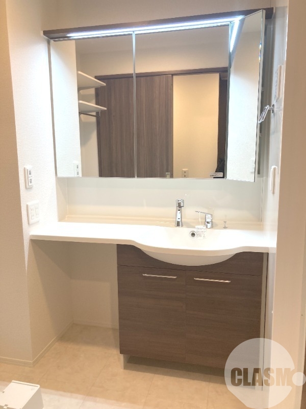 洗面設備　鏡の大きなシャンプードレッサー♪