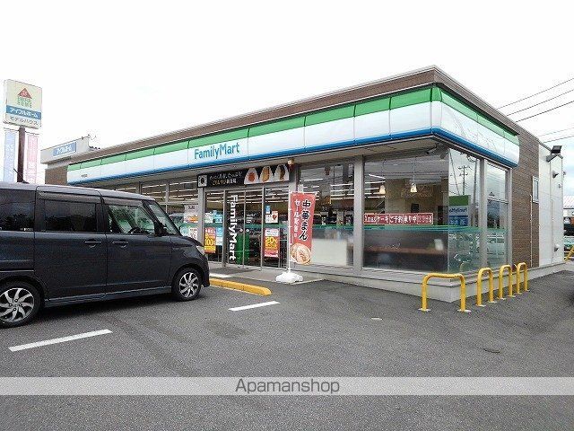 コンビニ　ファミリーマート甲府昭和店（コンビニ）まで700m