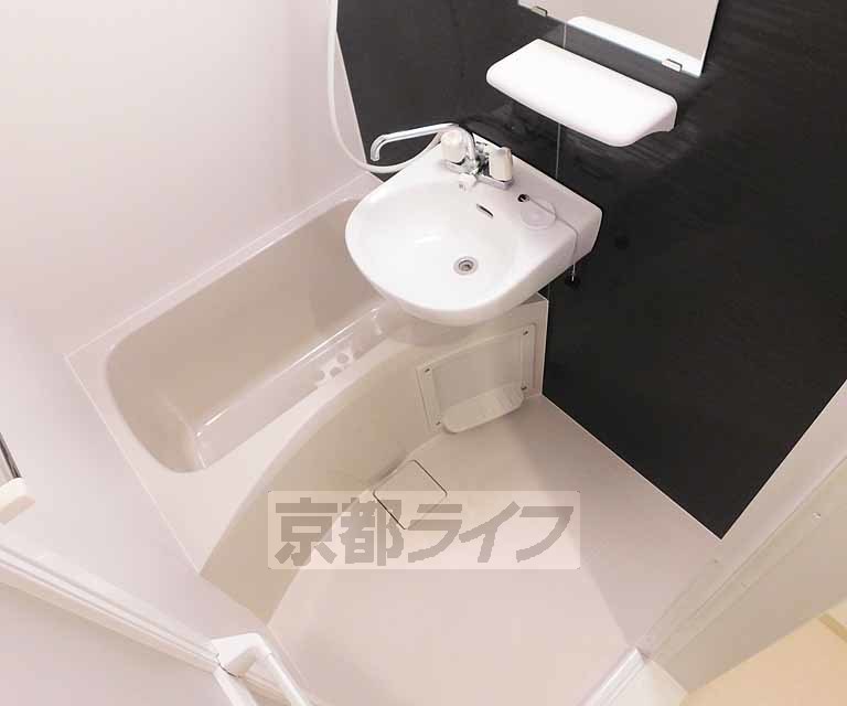 バス・シャワールーム　カラーパネルがお洒落～