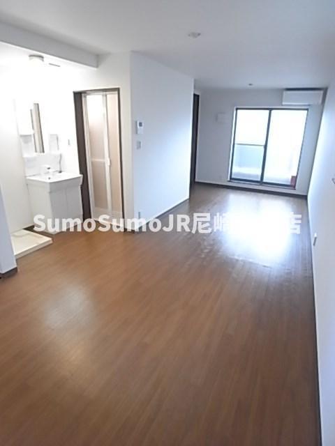 その他部屋・スペース　広くて明るい寝室