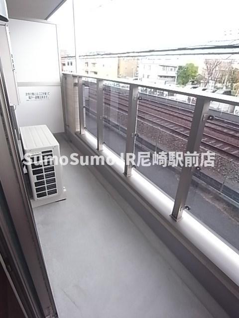 バルコニー　外からの目が気にならないバルコニーで洗濯物が干せます