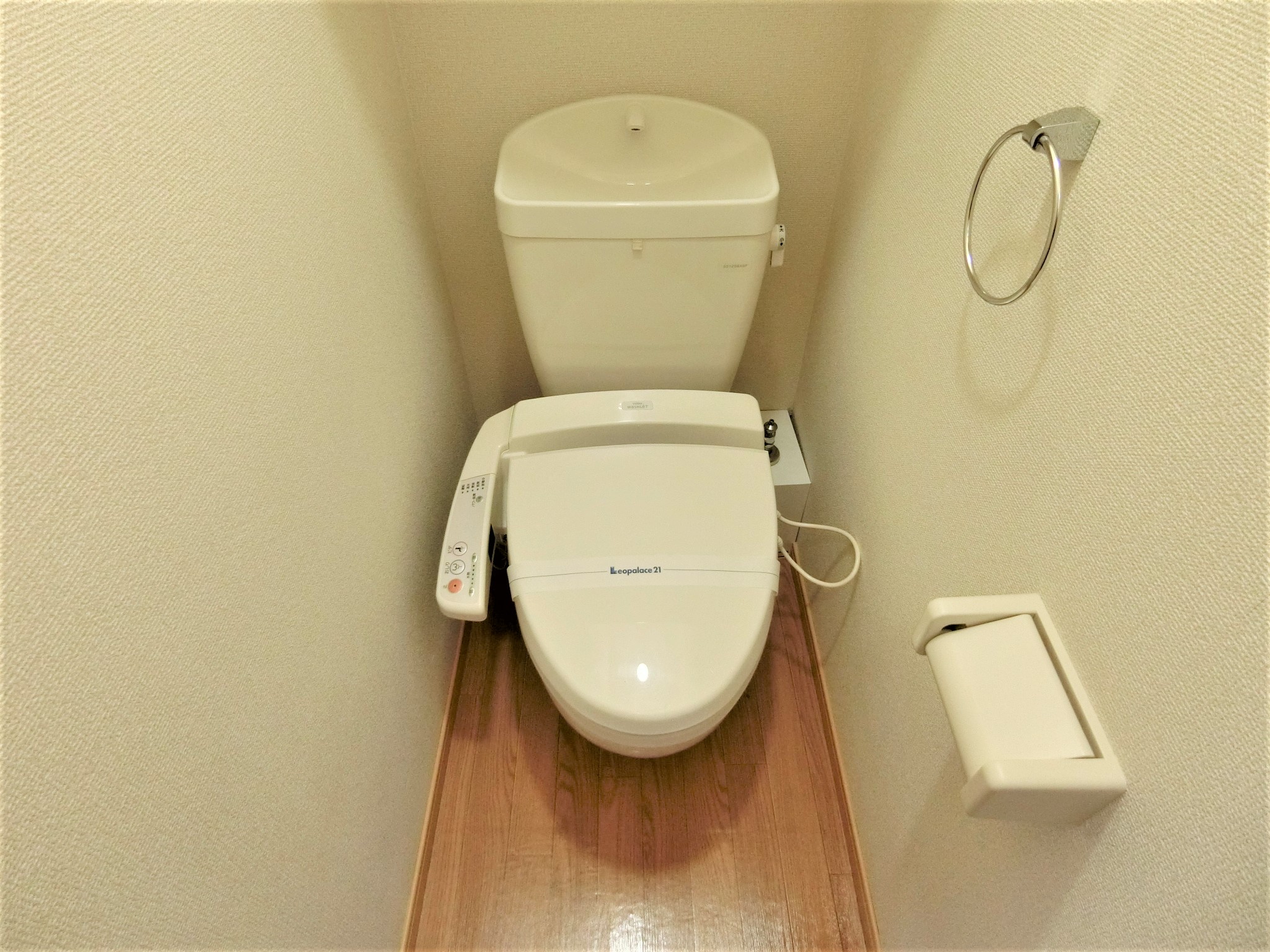 トイレ　温水洗浄機付です☆