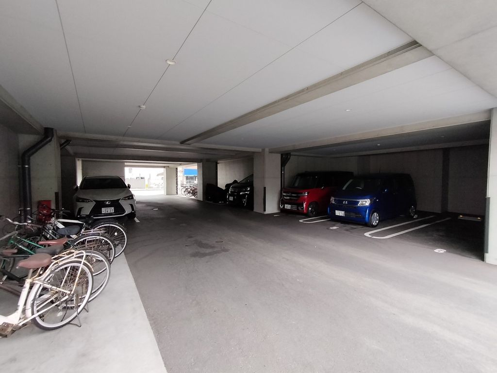 駐車場　駐車場