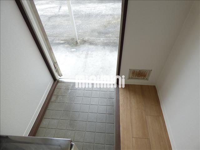 玄関　玄関ポストあります。