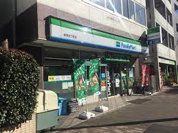 コンビニ　ファミリーマート 新宿余丁町店（コンビニ）まで574m