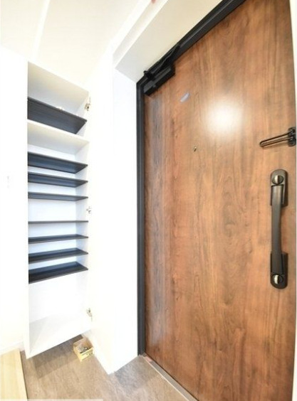 玄関　※別部屋の参考写真です。