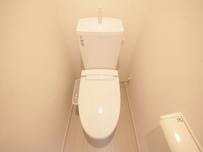 トイレ　温水洗浄暖房便座付トイレ