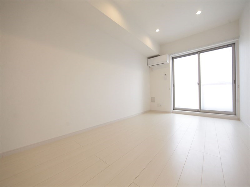 バルコニー　洋室8.4帖　エアコン完備　南面バルコニー