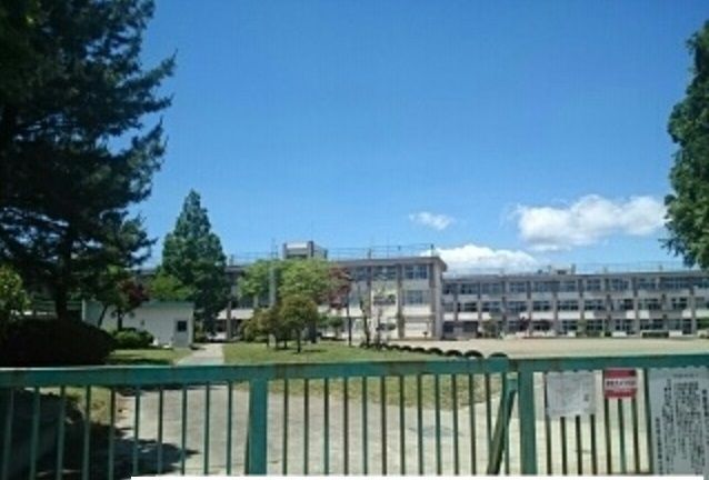 小学校　仙台市立鶴ヶ谷東小学校（小学校）まで900m