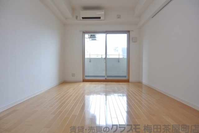 居室・リビング　真っ白のクロス