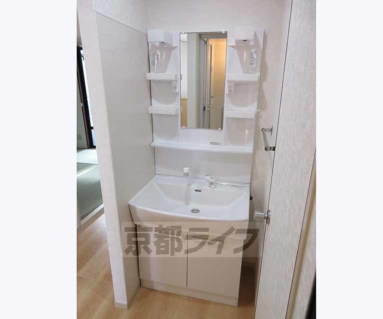 洗面設備　収納もたっぷりの洗面台です！