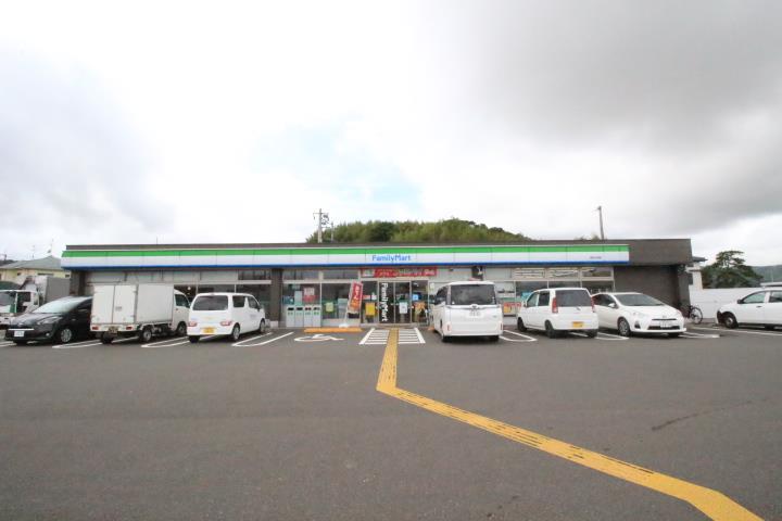 コンビニ　ファミリーマート高知大津店（コンビニ）まで1224m