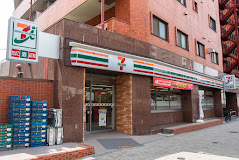 コンビニ　セブンイレブン 西新宿4丁目店（コンビニ）まで351m