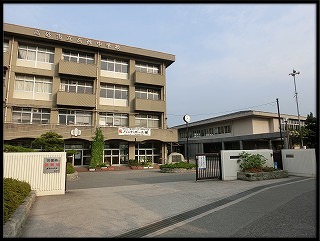 中学校　高砂市立高砂中学校（中学校）まで917m
