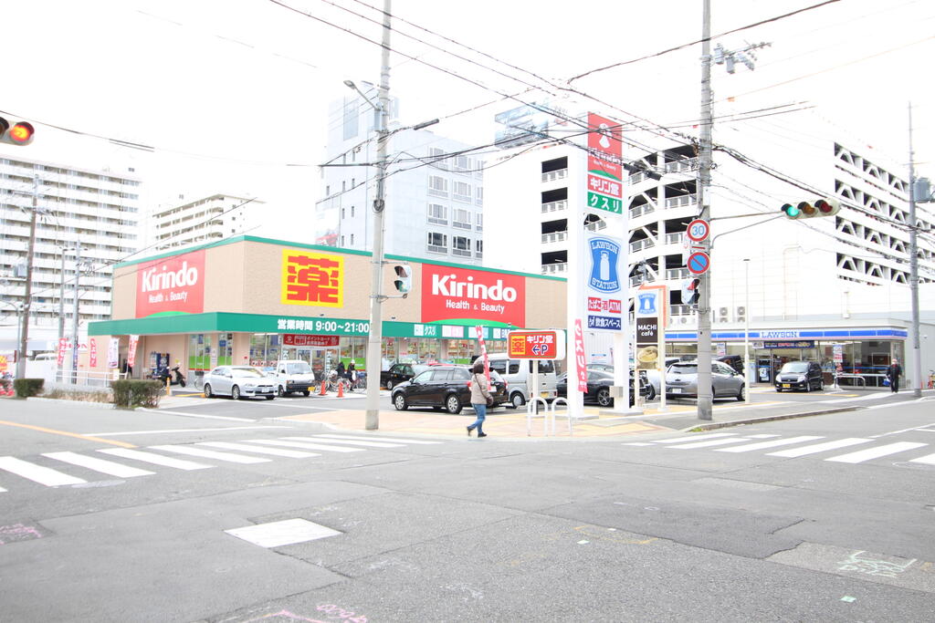 コンビニ　ローソン神戸吾妻通三丁目店（コンビニ）まで114m