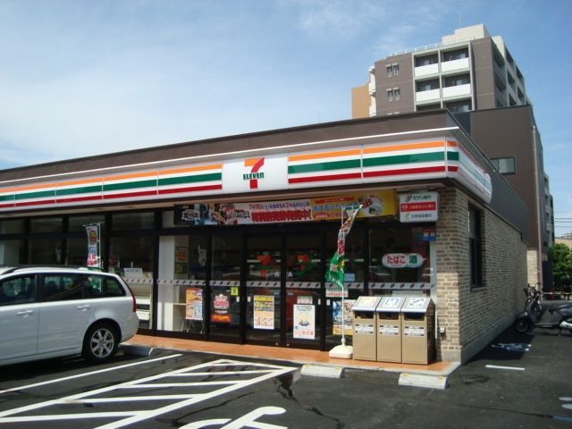 コンビニ　セブンイレブン（コンビニ）まで850m