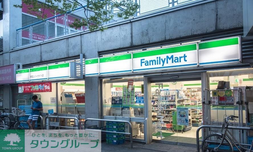 コンビニ　ファミリーマート坪田リバーサイド店（コンビニ）まで130m