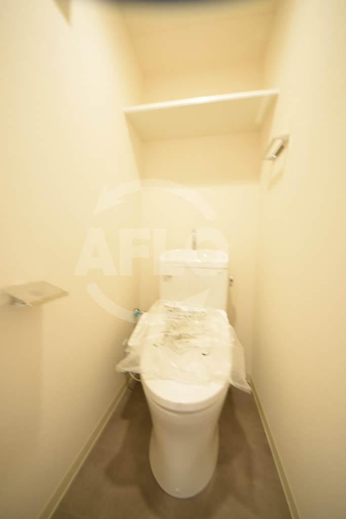 トイレ　プレサンス四天王寺前夕陽ヶ丘アクティ　温水洗浄便座