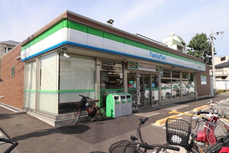 コンビニ　ファミリーマート吹田山手町四丁目店（コンビニ）まで421m