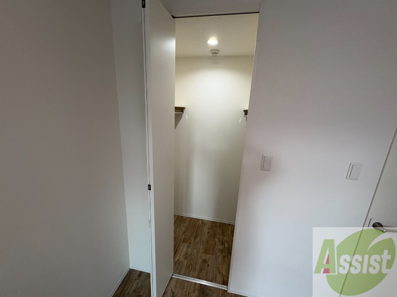 収納　クローゼットは奥行きもあり、荷物が多い方でも安心です。