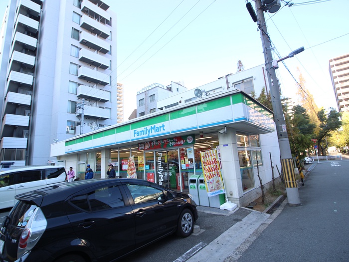 コンビニ　ファミリーマート（コンビニ）まで663m