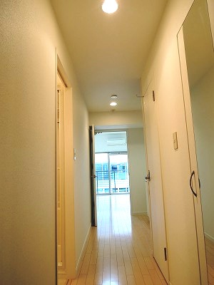 玄関　同物件参考他部屋です。