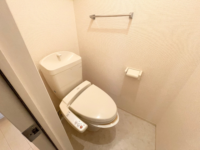 トイレ　※室内写真は反転タイプ別室サンプル写真。