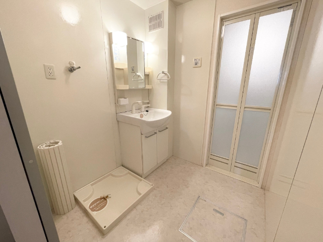 洗面設備　※室内写真は反転タイプ別室サンプル写真。