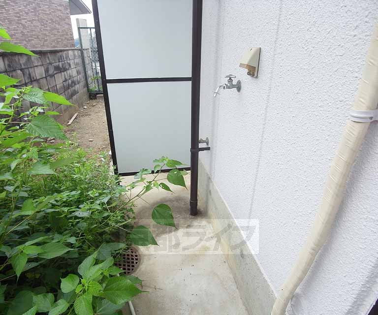 その他部屋・スペース　室外洗濯機置場です。