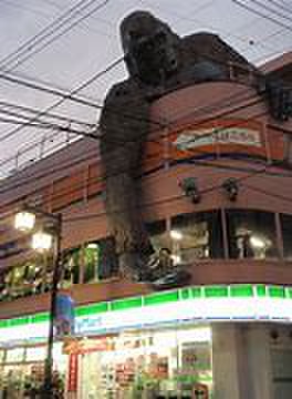 コンビニ　ファミリーマート太子堂３丁目店（コンビニ）まで110m