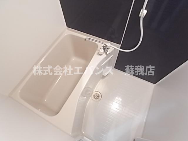 バス・シャワールーム　落ち着いた空間のお風呂です