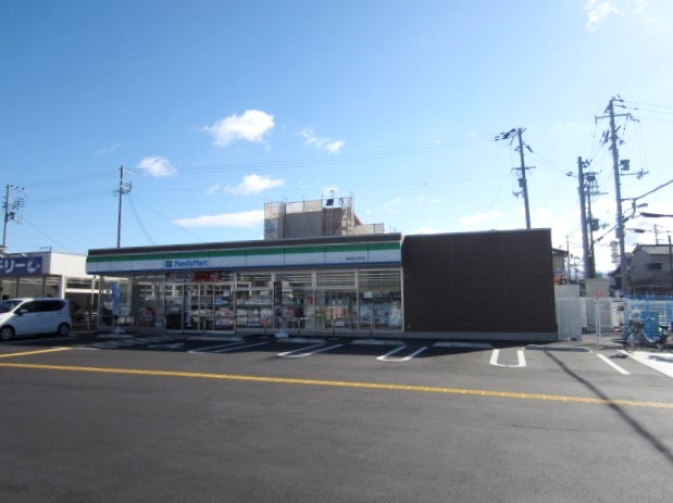 コンビニ　ファミリーマート 岸和田土生町店（コンビニ）まで800m