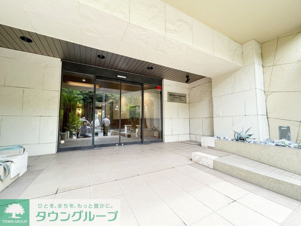 エントランス　安心のオートロック付