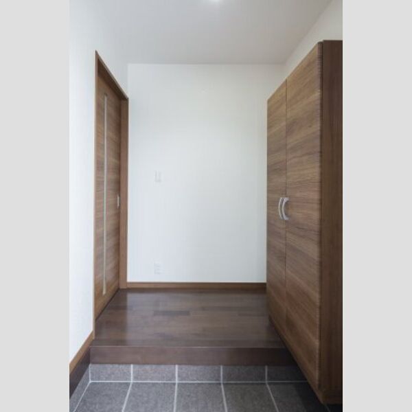 玄関　写真はイメージです 色仕様は現状優先となります。