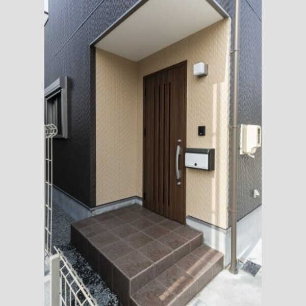 玄関　写真はイメージです 色仕様は現状優先となります。