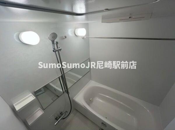 バス・シャワールーム　コンパクトで使いやすいお風呂です