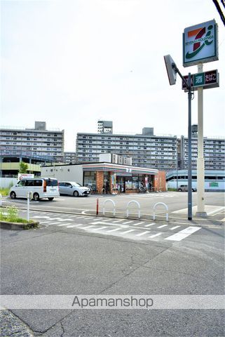 コンビニ　セブンイレブン（コンビニ）まで892m