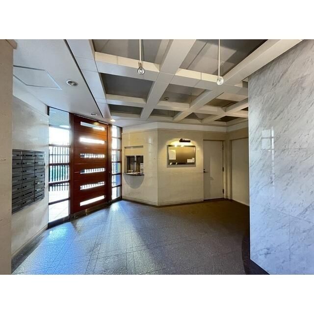 エントランス　清潔なエントランスです