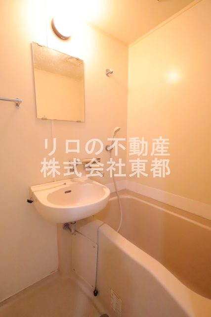 バス・シャワールーム　清潔感のある一体型のバスルームです