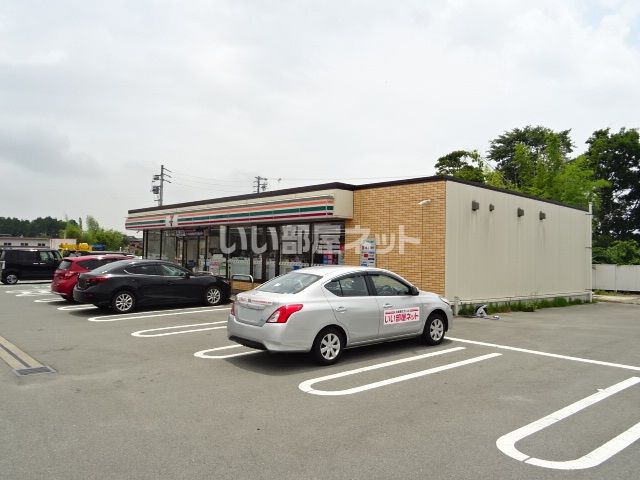 コンビニ　セブンイレブン津市庄田町店（コンビニ）まで812m
