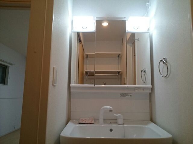 洗面設備　独立洗面化粧台付き