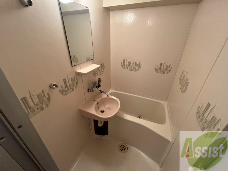 洗面設備　独立洗面台です。大きくてよいですね。シャンプーもできます！