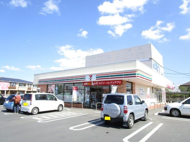 コンビニ　セブンイレブン（コンビニ）まで550m