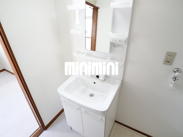 洗面設備　シャワー付き洗面化粧台